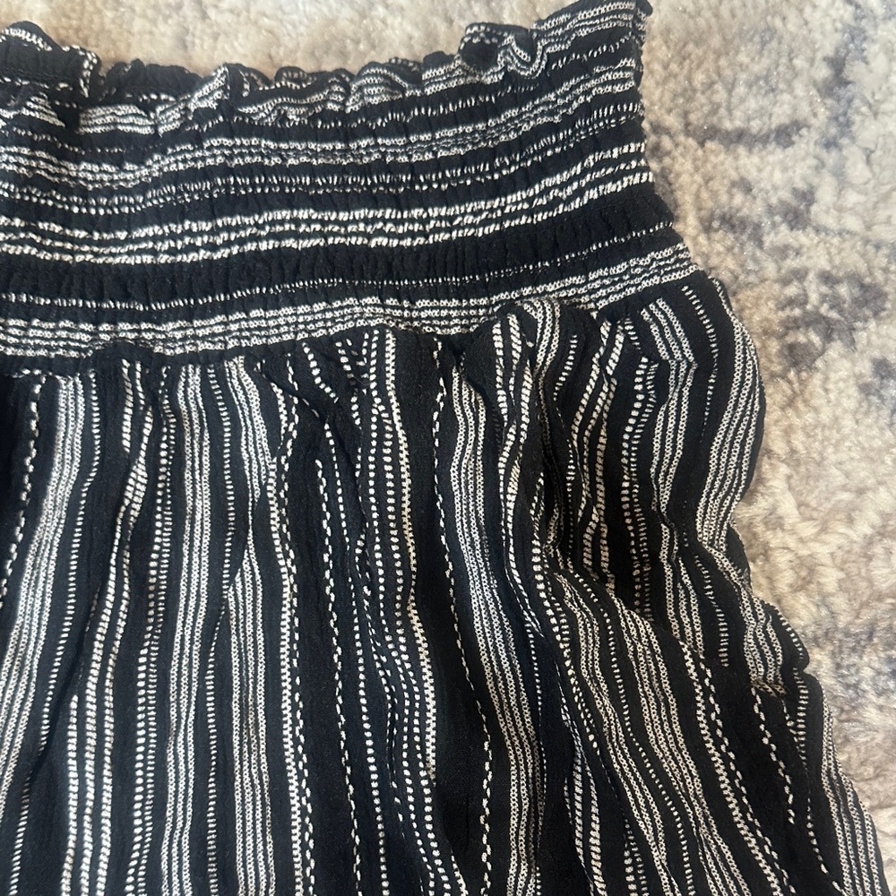 Kingston Grey Women’s Black Striped Smocked Waist Shorts Size Large - Picture 2 of 4